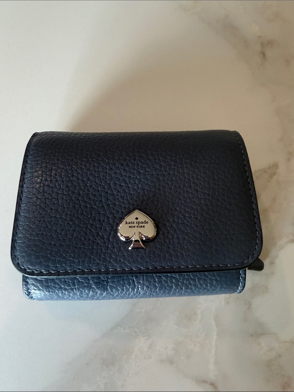 kate spade Pebbled Leather Compact Wallet - Black/Navy